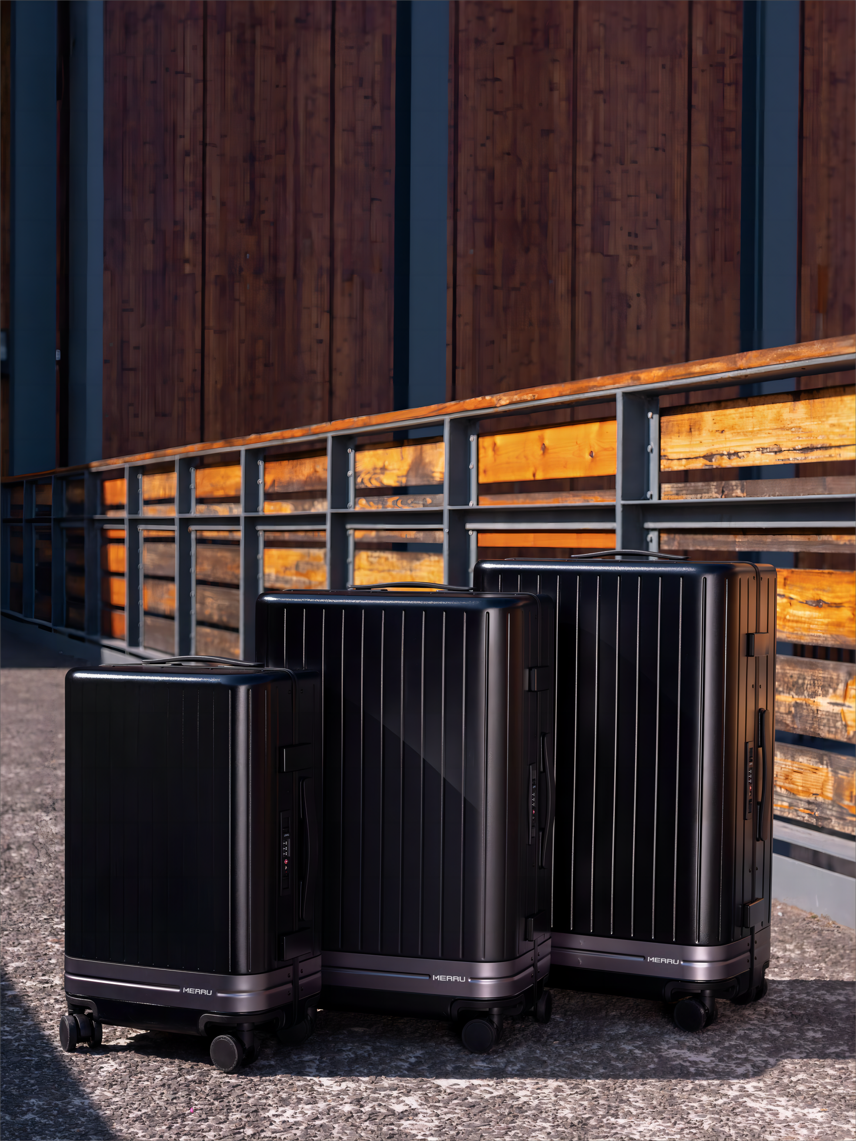 Nord Polycarbonate Suitcase Black MERRU