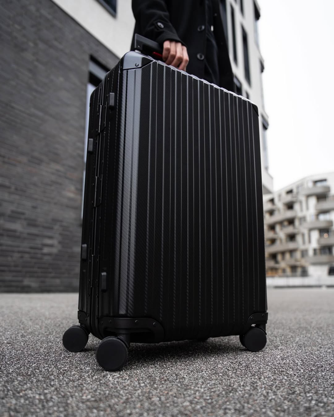Rova Aluminum Suitcase Black