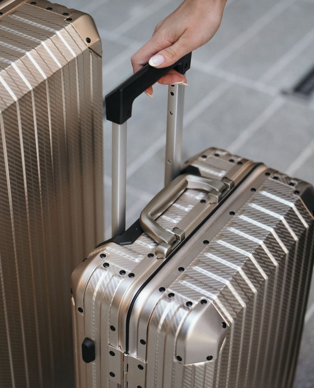 Rova Aluminum Suitcase Champagne