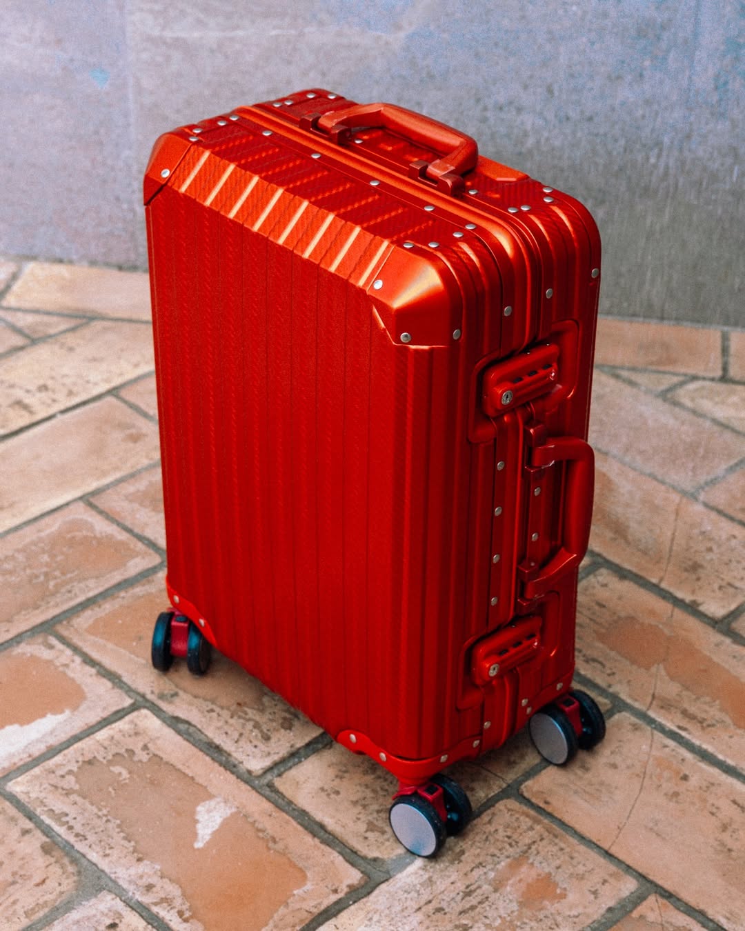 Rova Aluminum Suitcase Red