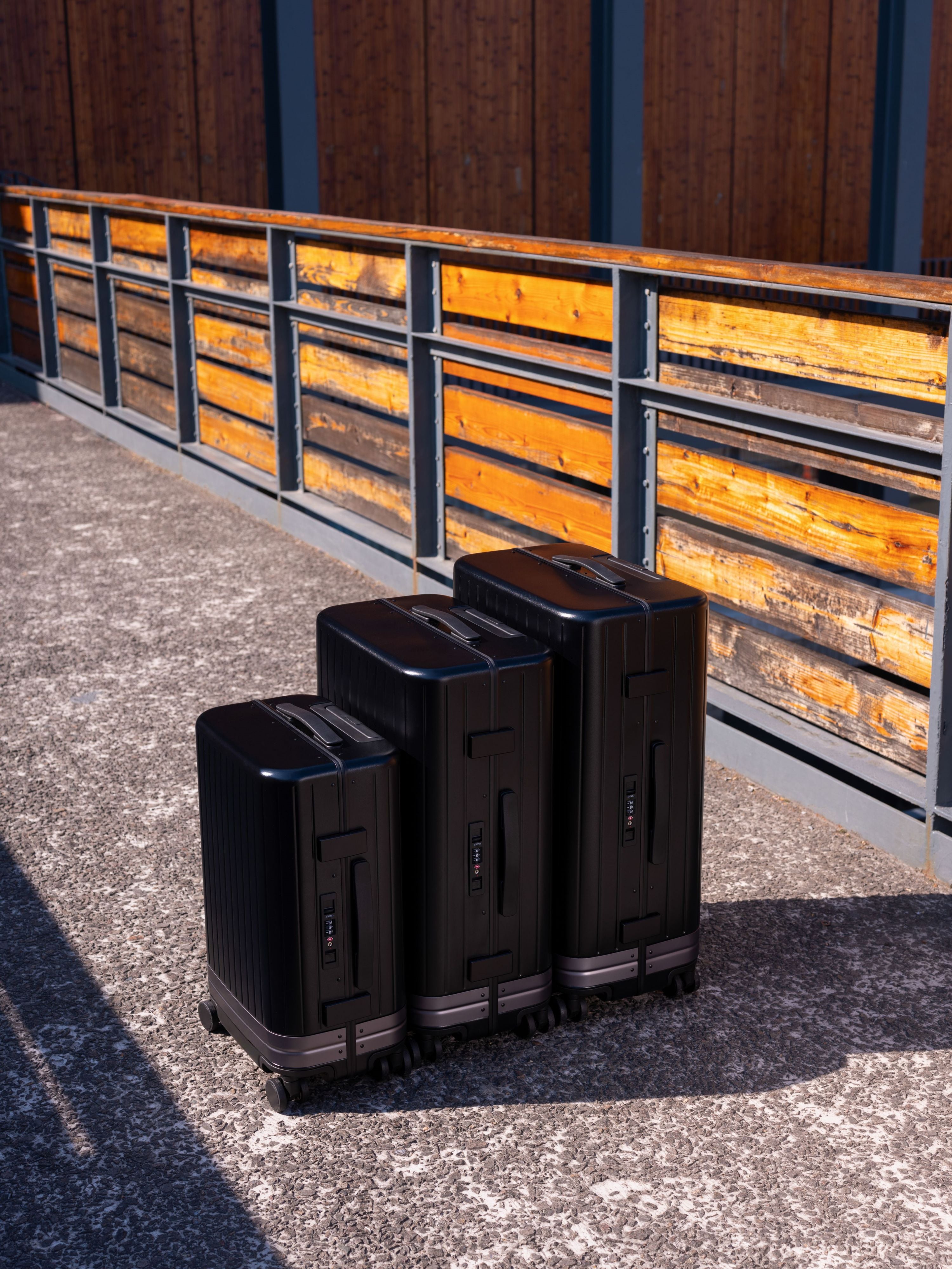 Nord Polycarbonate Suitcase Black MERRU