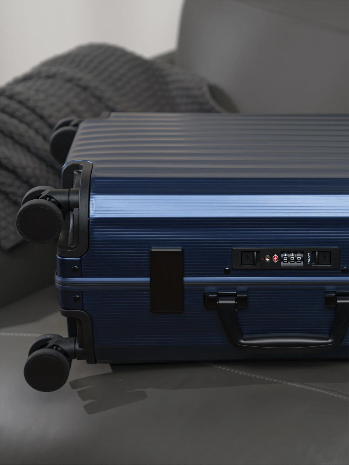 Frame Aluminum Suitcase Navy MERRU