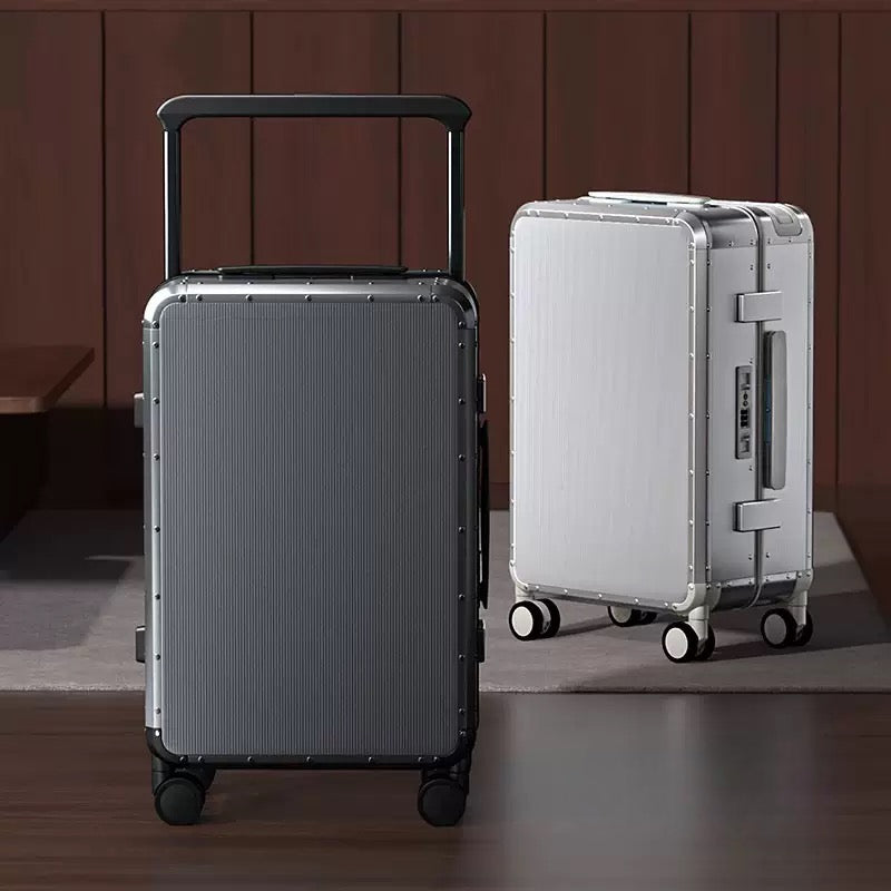 Edge Aluminum Suitcase Silver MERRU