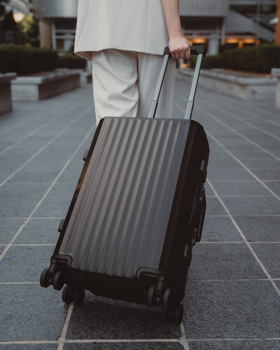 Frame Aluminum Suitcase Black MERRU