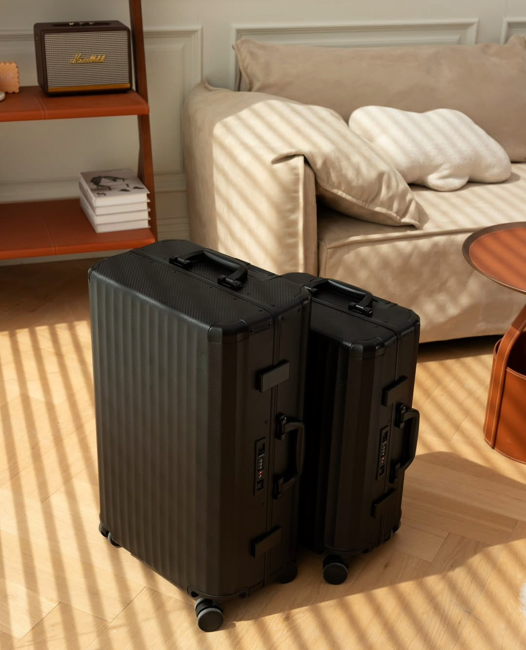 Rova Aluminum Suitcase Black MERRU