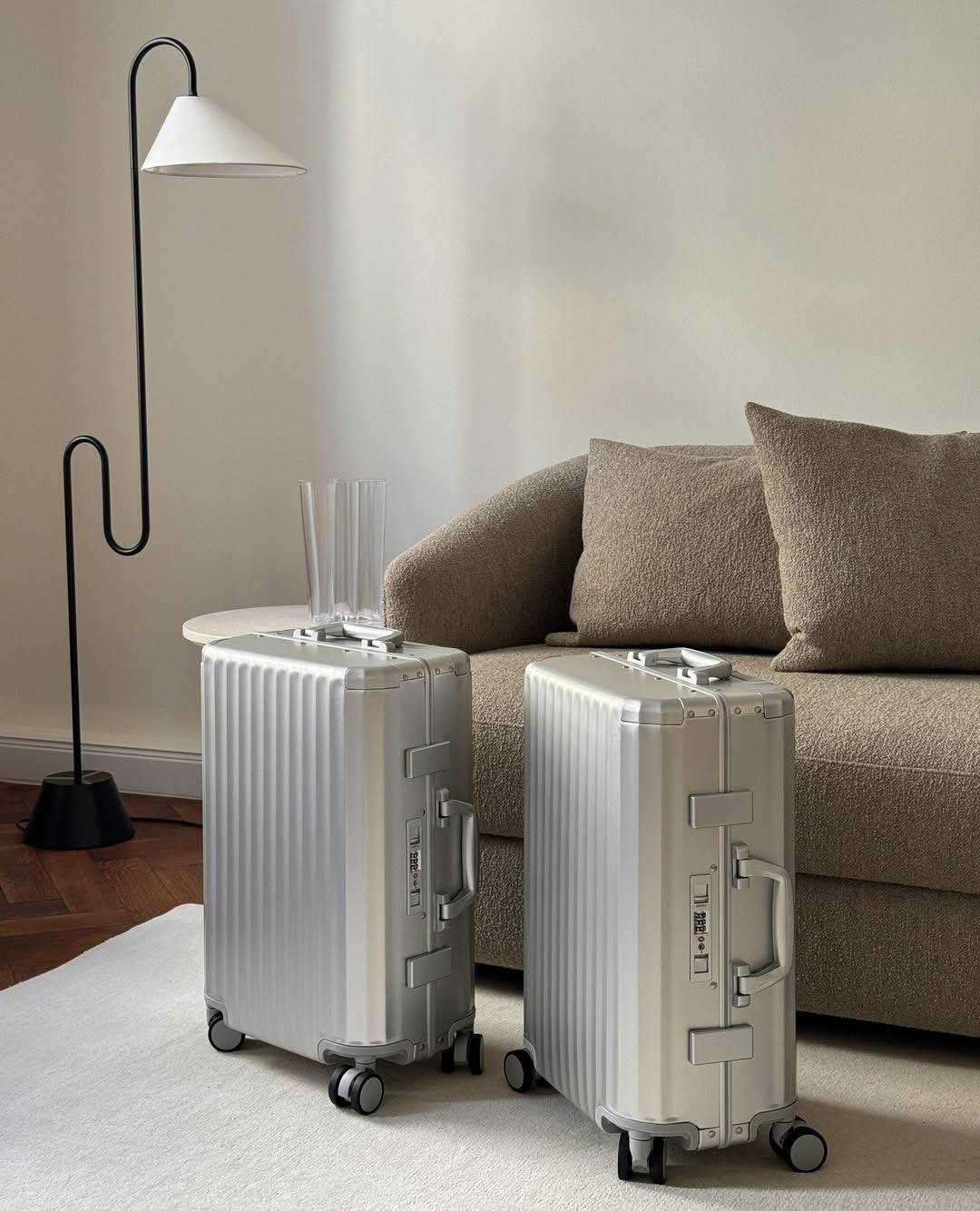 Rova Aluminum Suitcase Silver MERRU